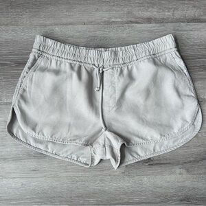 Aritzia Wilfred Free beige linen blend shorts size large